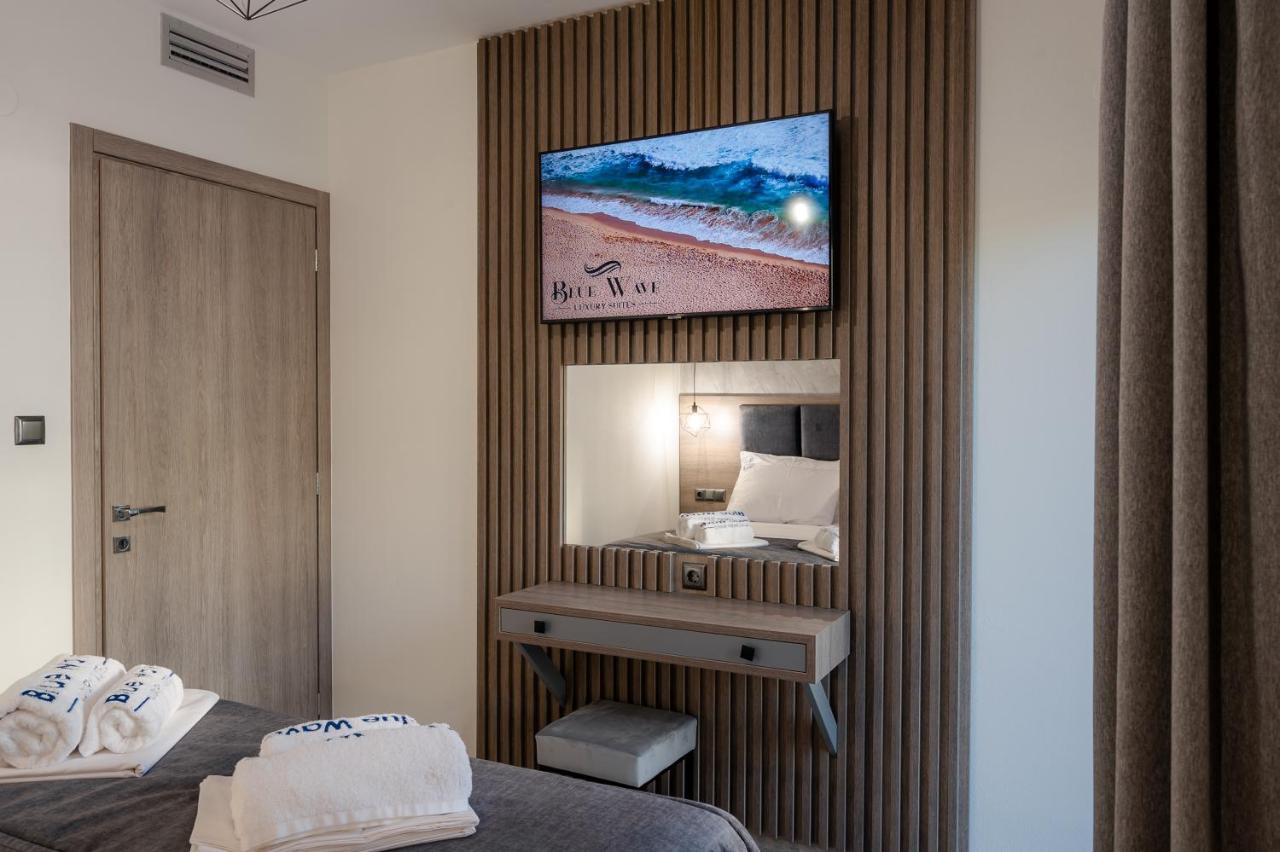 Blue Wave Luxury Suites Nea Iraklitsa Exterior photo